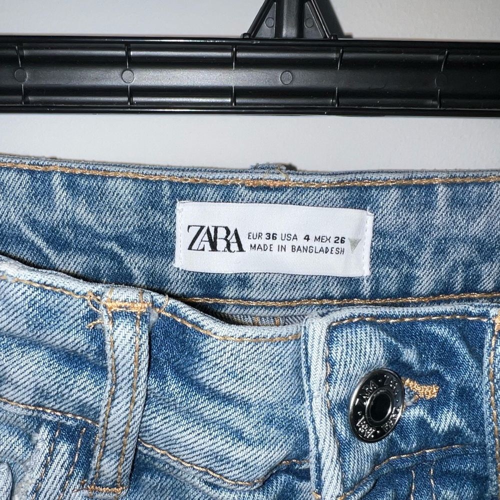 Light wash, high waisted Zara denim shorts - Picture 4 of 9